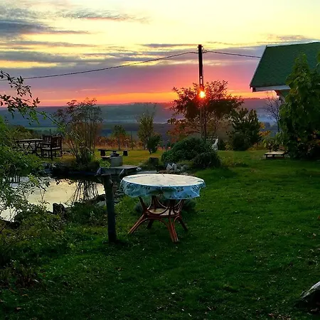 Rezi-dencia Gyogynovenyfalu Кемпинг Rezi