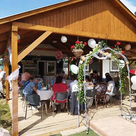 Rezi-dencia Gyogynovenyfalu Кемпинг *