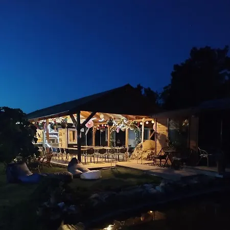 Rezi-dencia Gyogynovenyfalu * Rezi