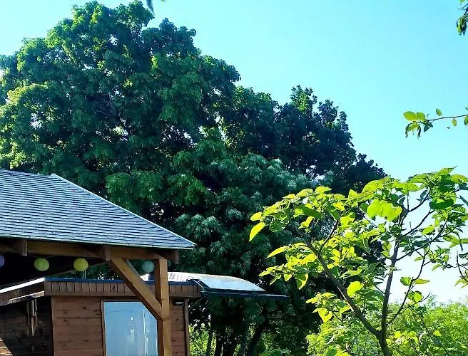 אתר קמפינג Rezi-dencia Gyogynovenyfalu *