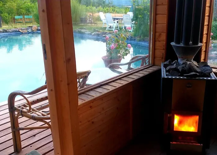 Rezi-dencia Gyogynovenyfalu 营地