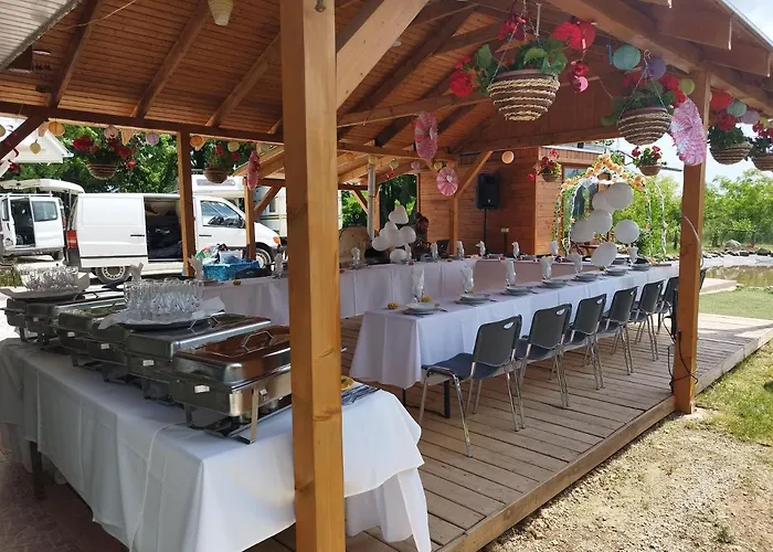 Rezi-dencia Gyogynovenyfalu 营地 Rezi