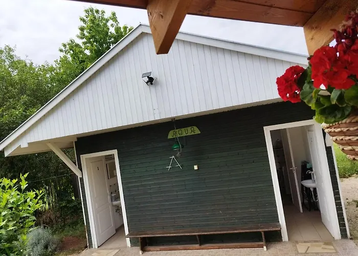 营地 Rezi-dencia Gyogynovenyfalu